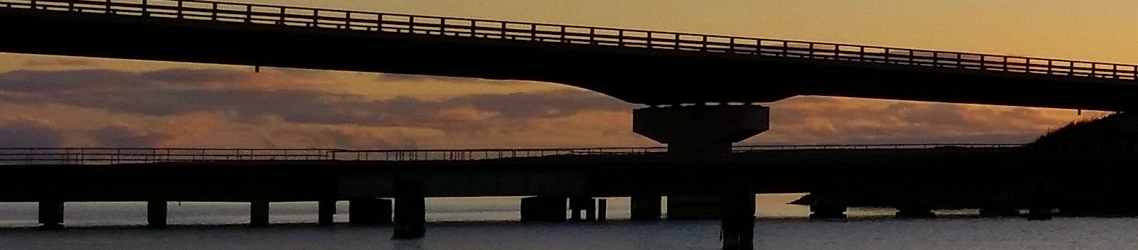 Vehicle and train bridge in Longlac